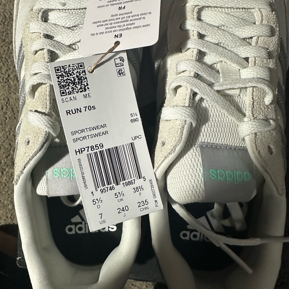 Adidas Run 70s Women's shoe size 7 White Beige Silver Tan Suede Leather HP7859 - Picture 5 of 5